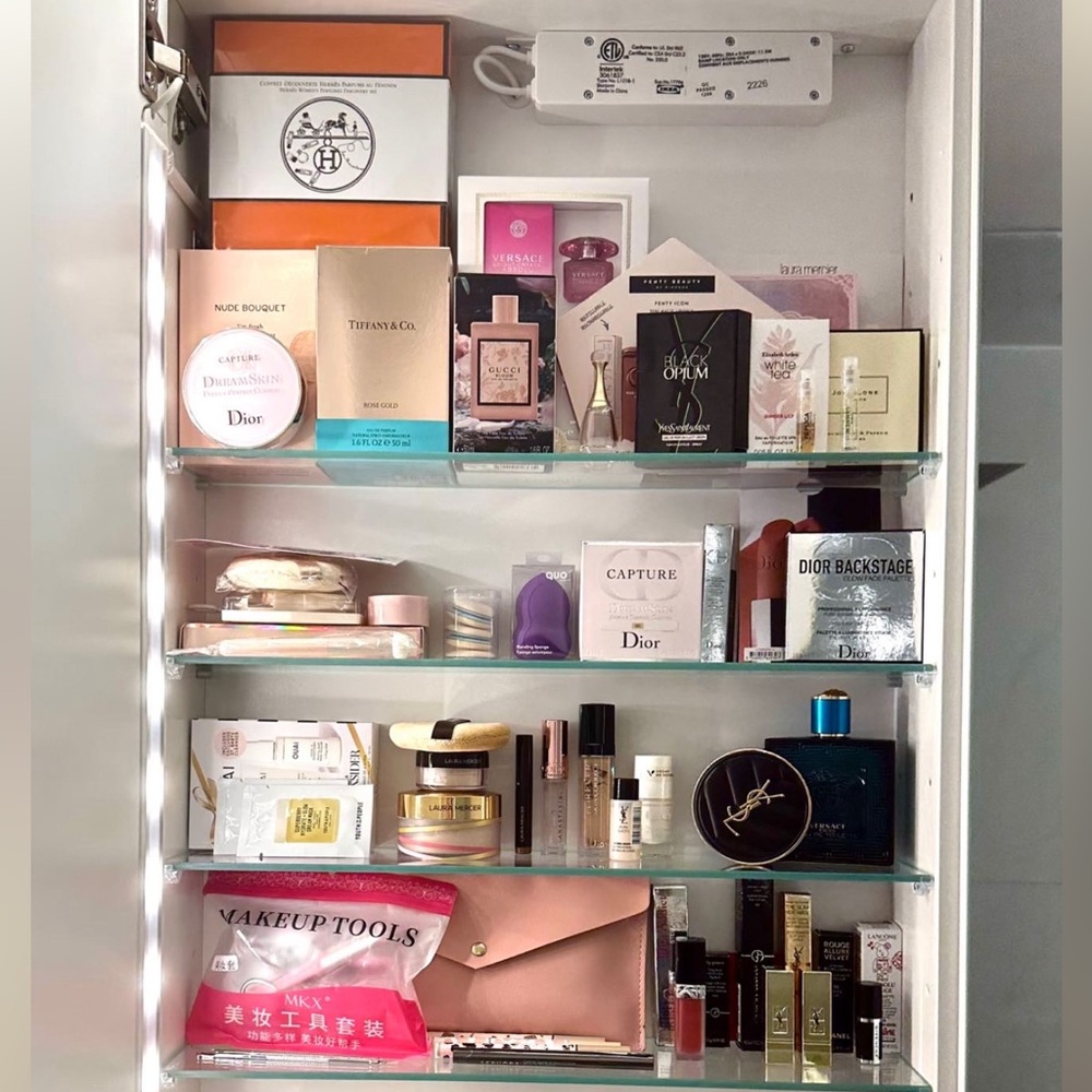 MAKEUP